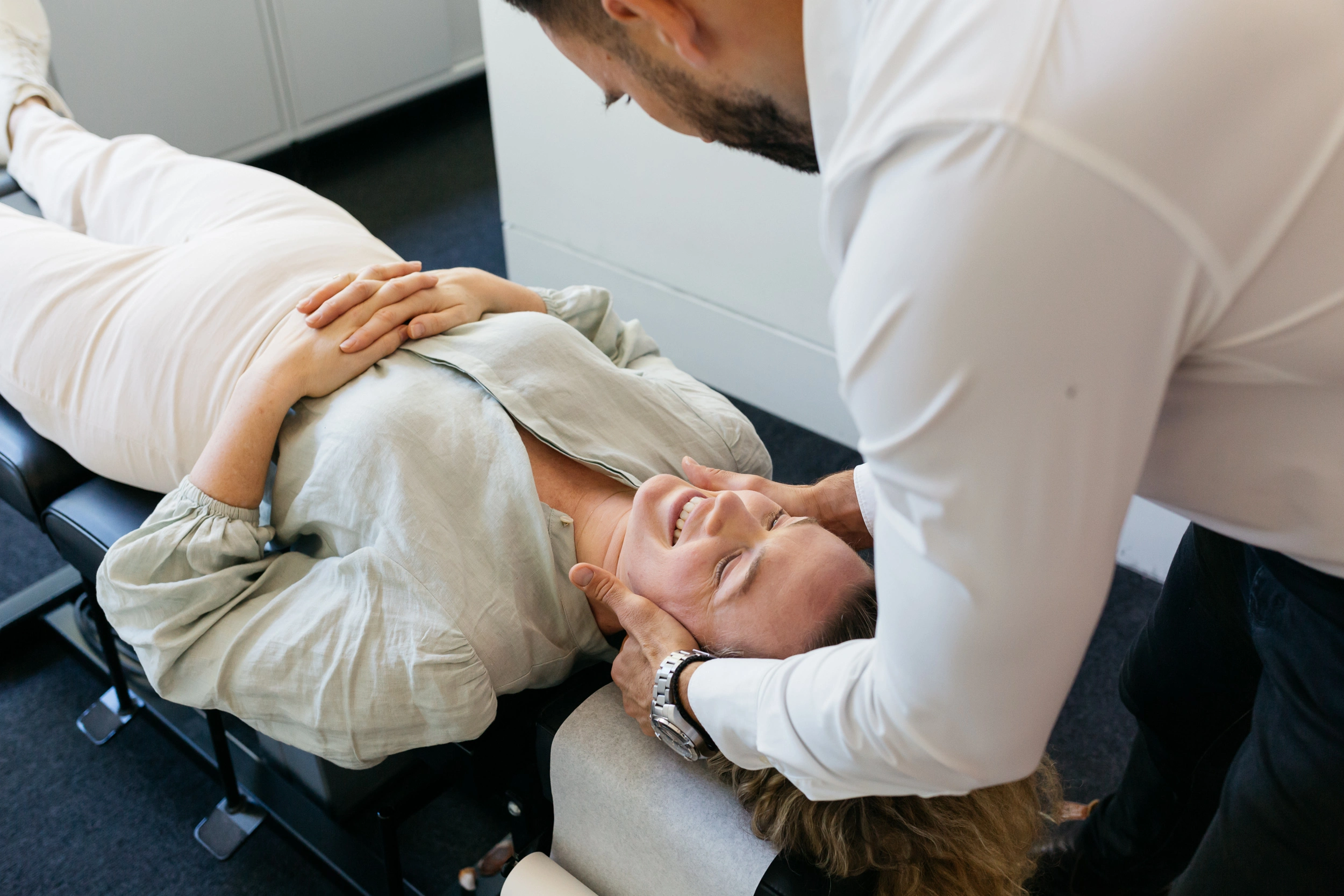 Chiropractor treating a patient at Akari Health